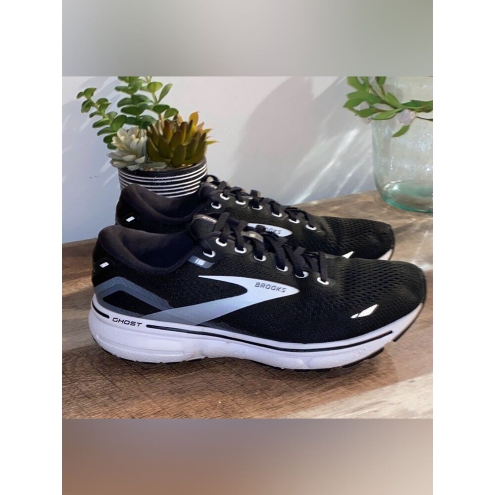 Brooks Ghost 15 Black & Gray Running Shoes Sneakers Size 8.5 Comes With Box